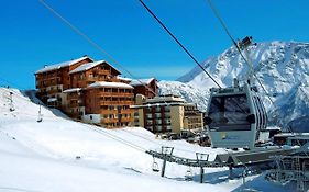Appartement 6 places aux pieds des pistes avec piscine, wifi et parking privé PMR