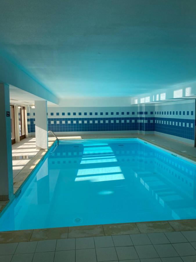 Appartement 6 places aux pieds des pistes avec piscine, wifi et parking privé PMR Orcières Extérieur photo