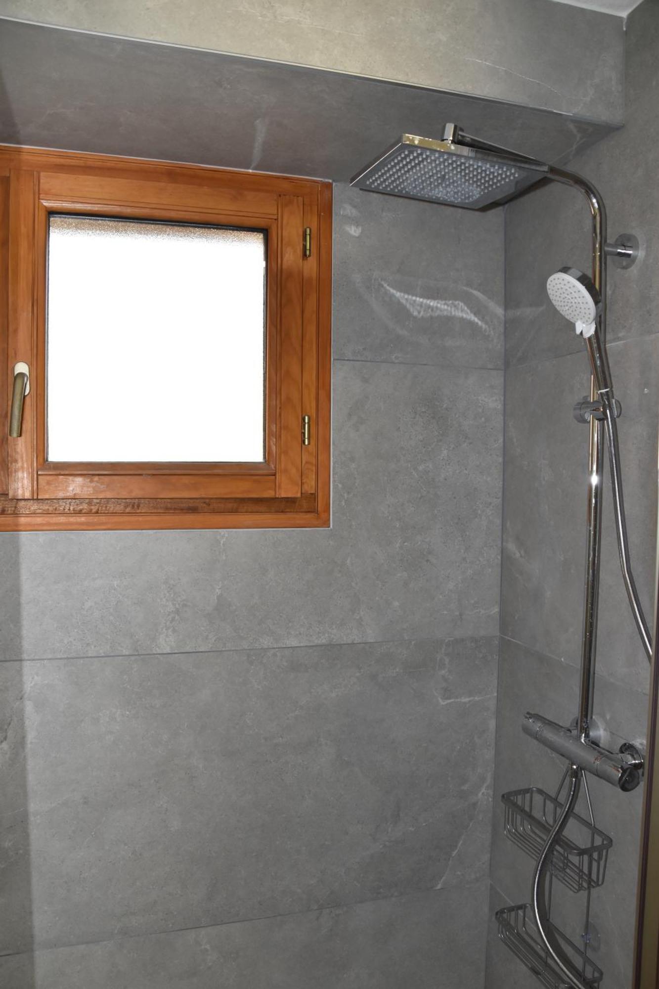 Appartement 6 places aux pieds des pistes avec piscine, wifi et parking privé PMR Orcières Extérieur photo
